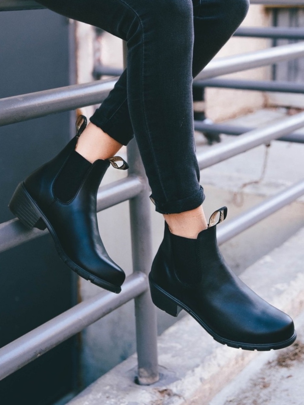 Blundstone 1671 Black Heeled Chelsea Boots | 8